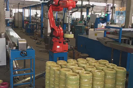 爾必地機械手為電線生產(chǎn)廠家代替人工作業(yè)，電線搬運視頻演示