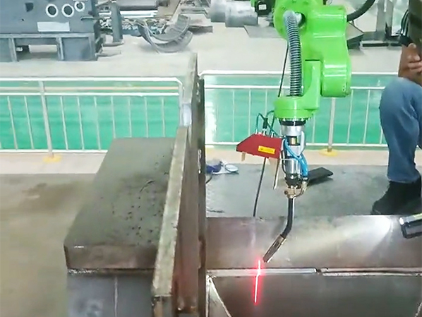 選對(duì)焊接機(jī)器人，焊接質(zhì)量和產(chǎn)能都能翻倍！